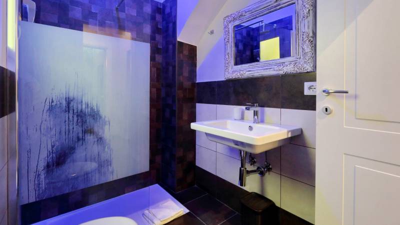 Affittacamere-Roma-Suite-Monti-Camera-King-Bagno-089